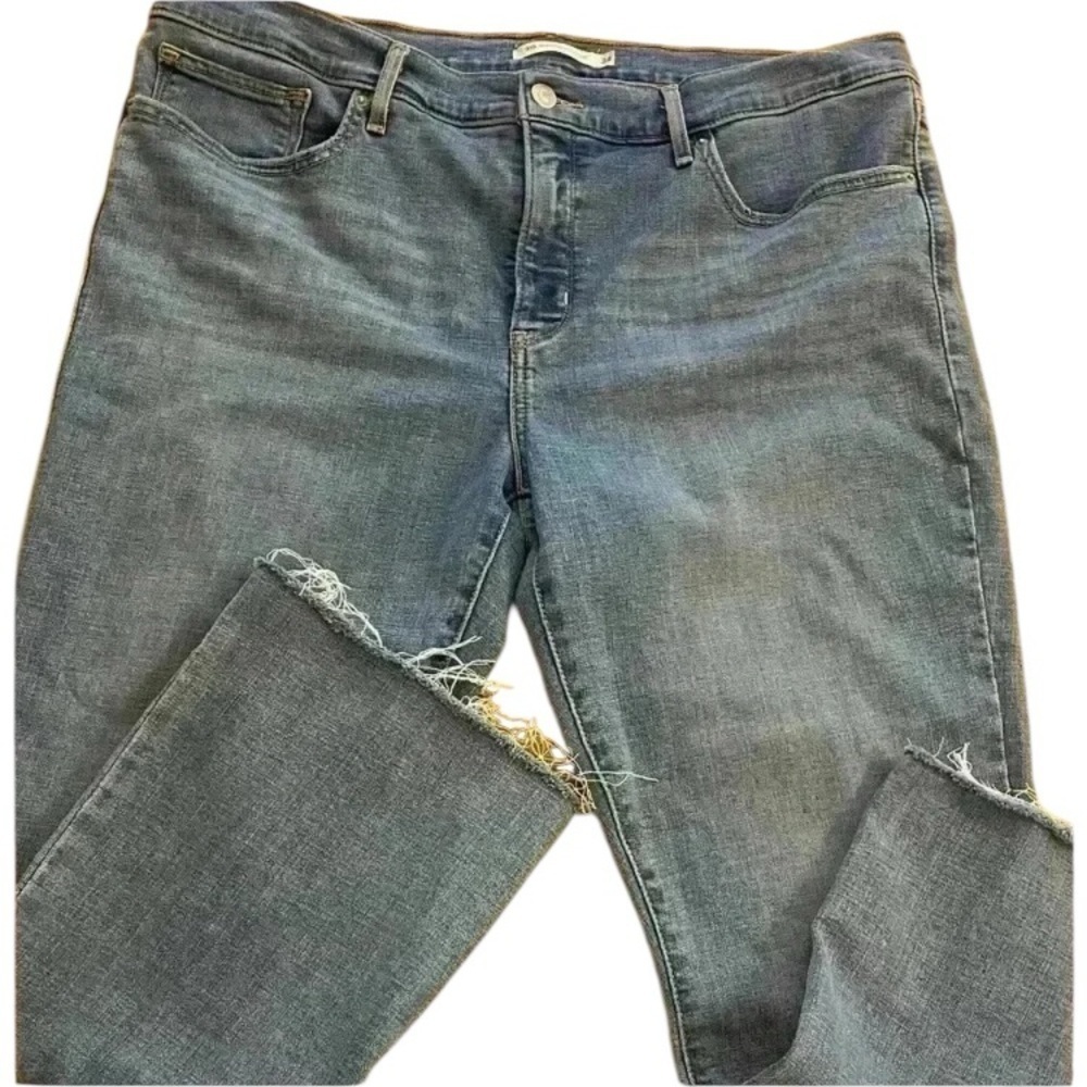 Levi’s Women’s Cropped Shaping Boot Cut Blue Jeans 34